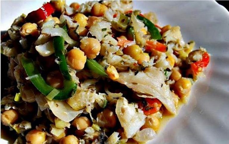 Salada de grão de bico e bacalhau Receitas Para Todos os Gostos