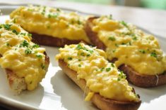 Já conhece pão com ovos mexidos aprenda a fazer esta deliciosa iguaria