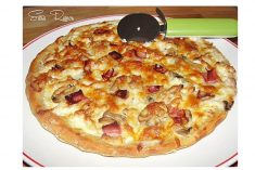 Pizza carbonara com frango e cogumelos