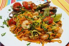 Esparguete de legumes com camarão e mexilhões!